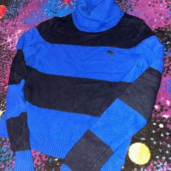 Abercrombie & Fitch Cropped Turtleneck Sweater - Size Small - Picture 1 of 4